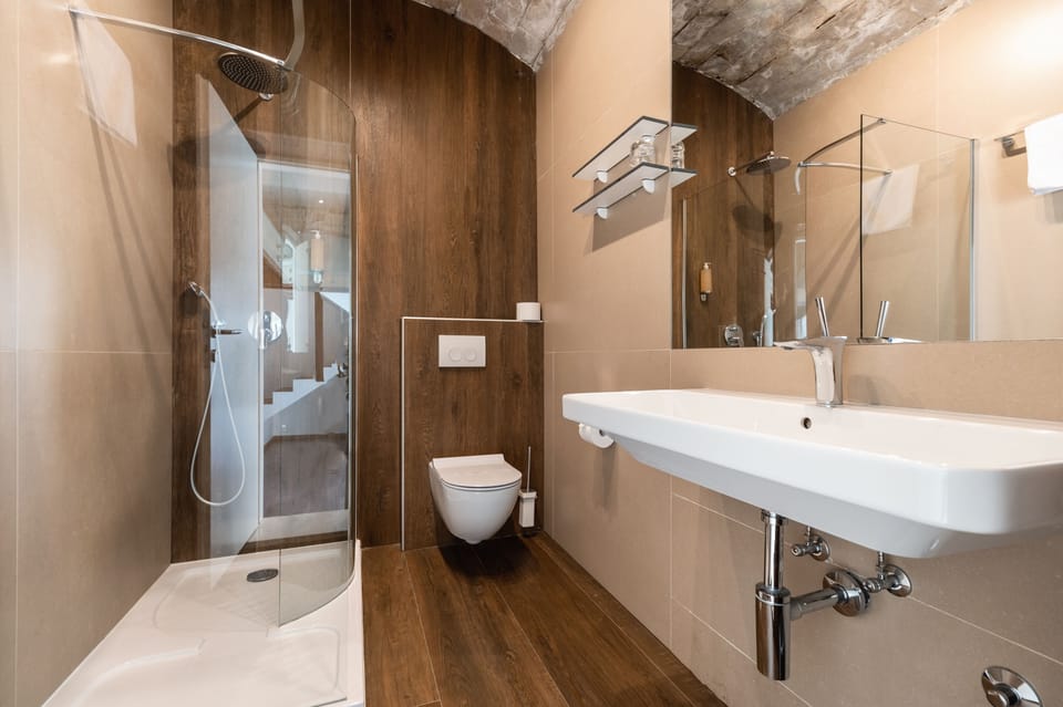 Suite, Balcony | Bathroom | Shower, free toiletries, slippers, towels
