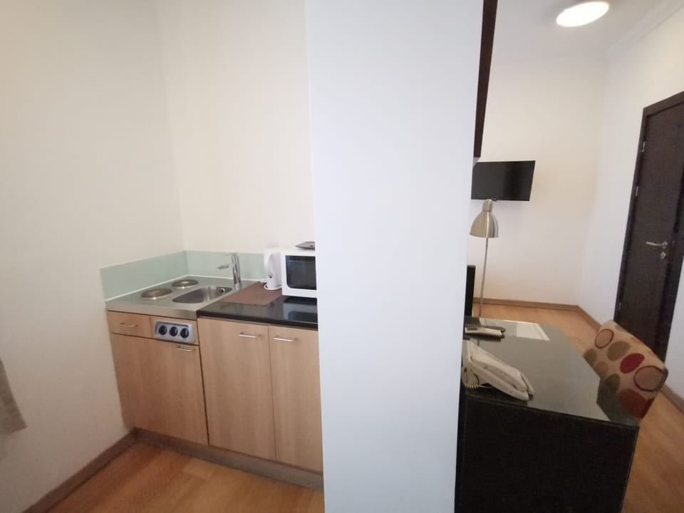 Luxury Room | Private kitchenette | Fridge, stovetop, electric kettle