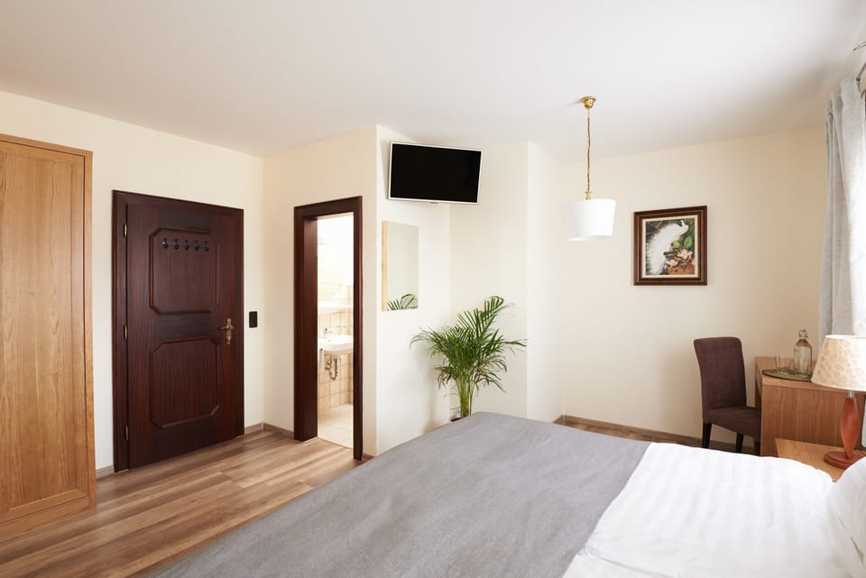 In-room safe, rollaway beds