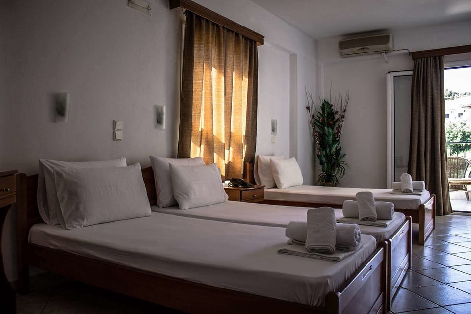 Triple Room | In-room safe, iron/ironing board, cribs/infant beds, free WiFi