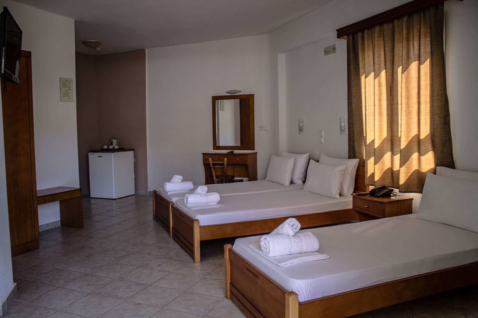 Triple Room | In-room safe, iron/ironing board, cribs/infant beds, free WiFi