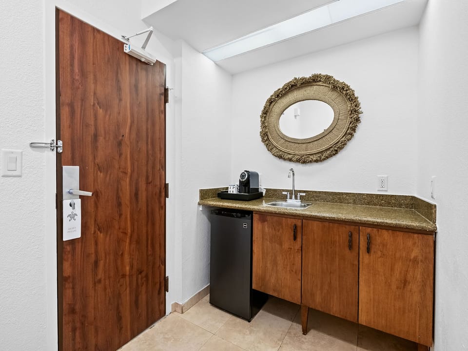 Ocean Front Room, 1 King Bed | Premium bedding, pillowtop beds, in-room safe, blackout drapes