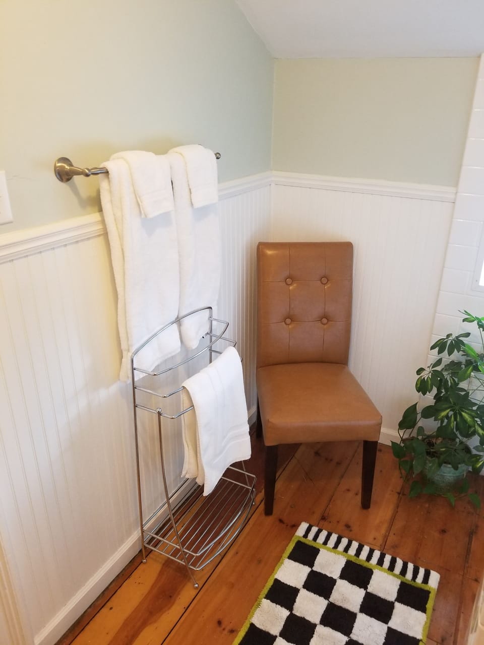 Guest Room 1 / Queen Bed Room with an Exclusive Private Hall Bath | Bathroom | Shower, free toiletries, hair dryer, towels