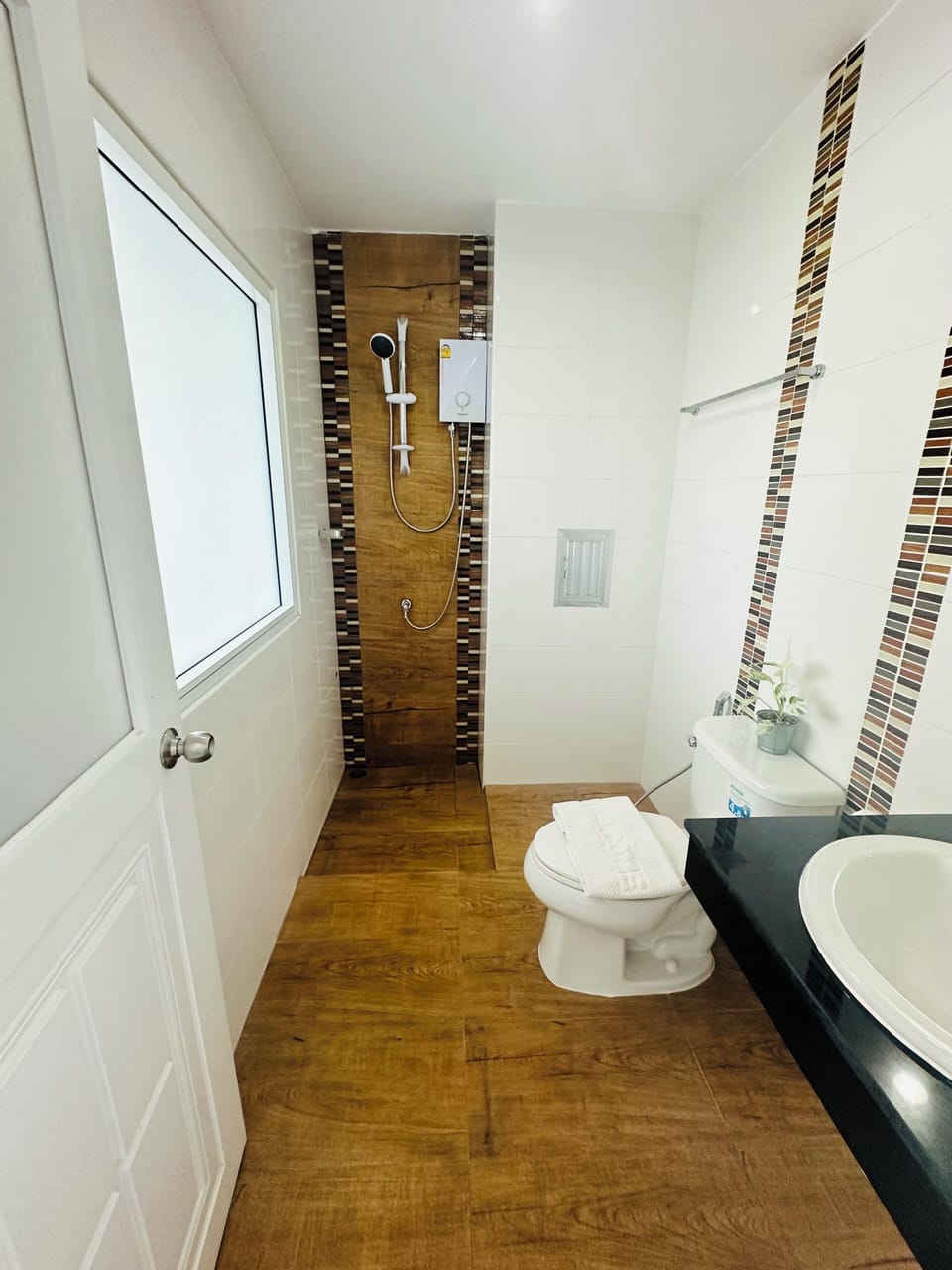 Superior Double Room, Balcony | Bathroom shower
