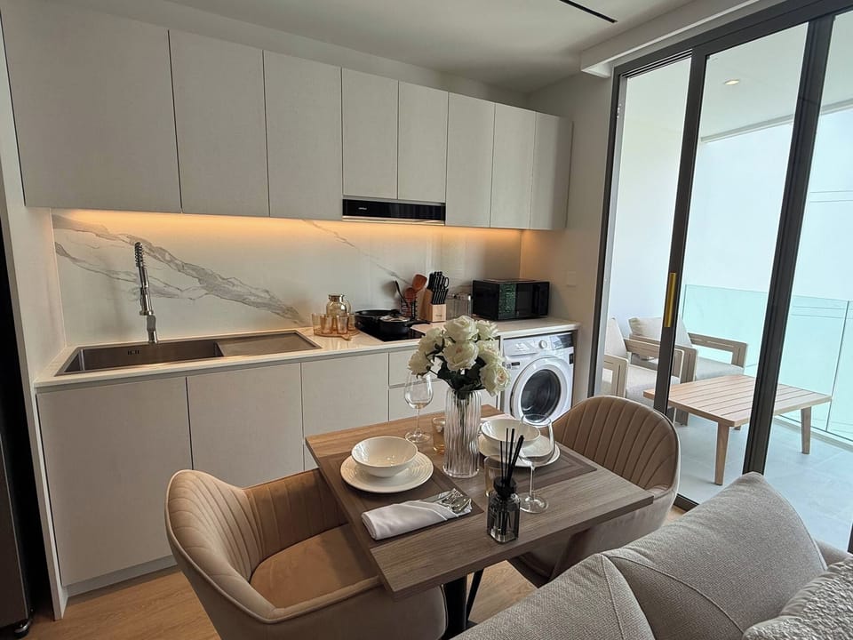 Apartment, 1 Bedroom, Accessible, Patio | Dining room