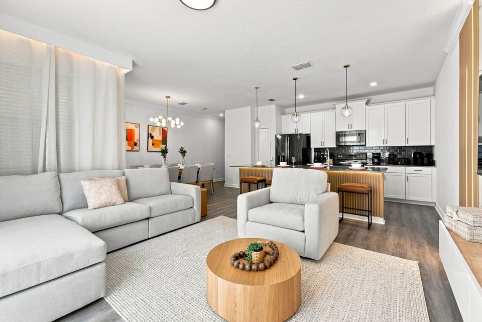 Villa (4 Bedrooms) | Living area | 50-inch TV with cable channels