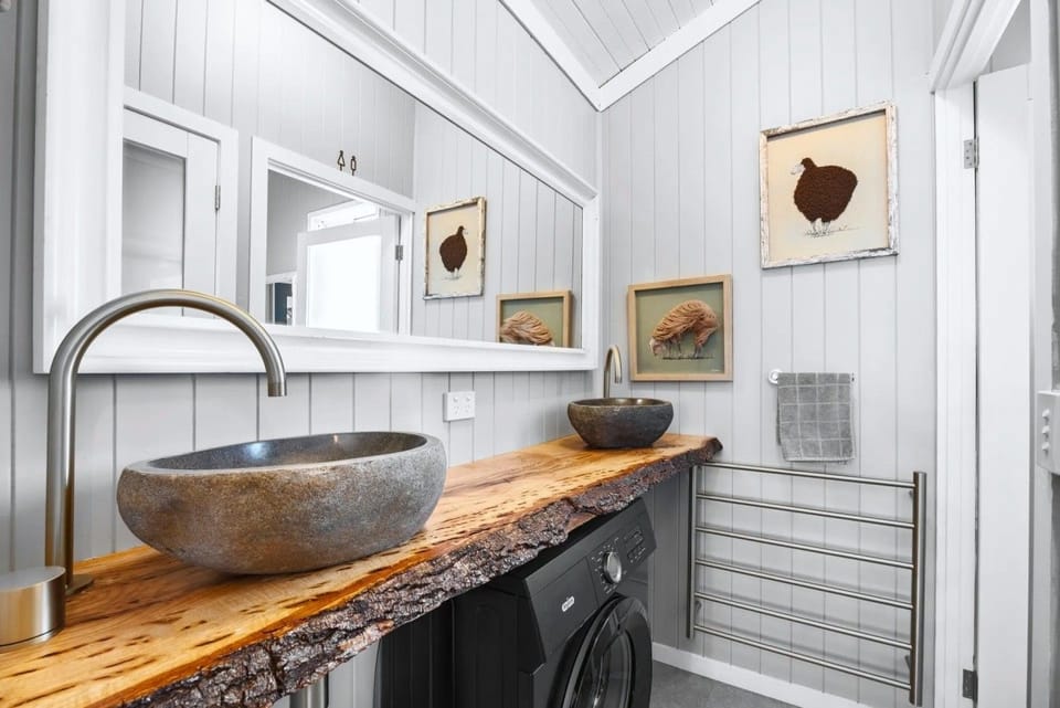 15 Bella Vista High Country Retreat - Bathroom Vanity with Washing Machine