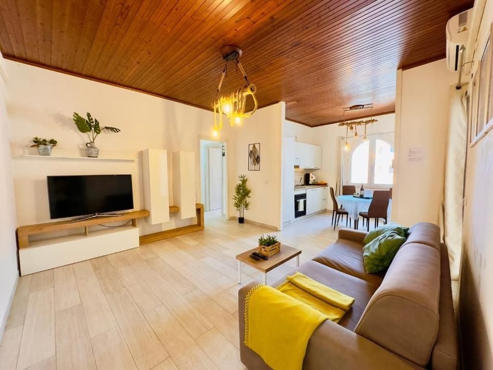 Apartment, Balcony, Sea View | Living area