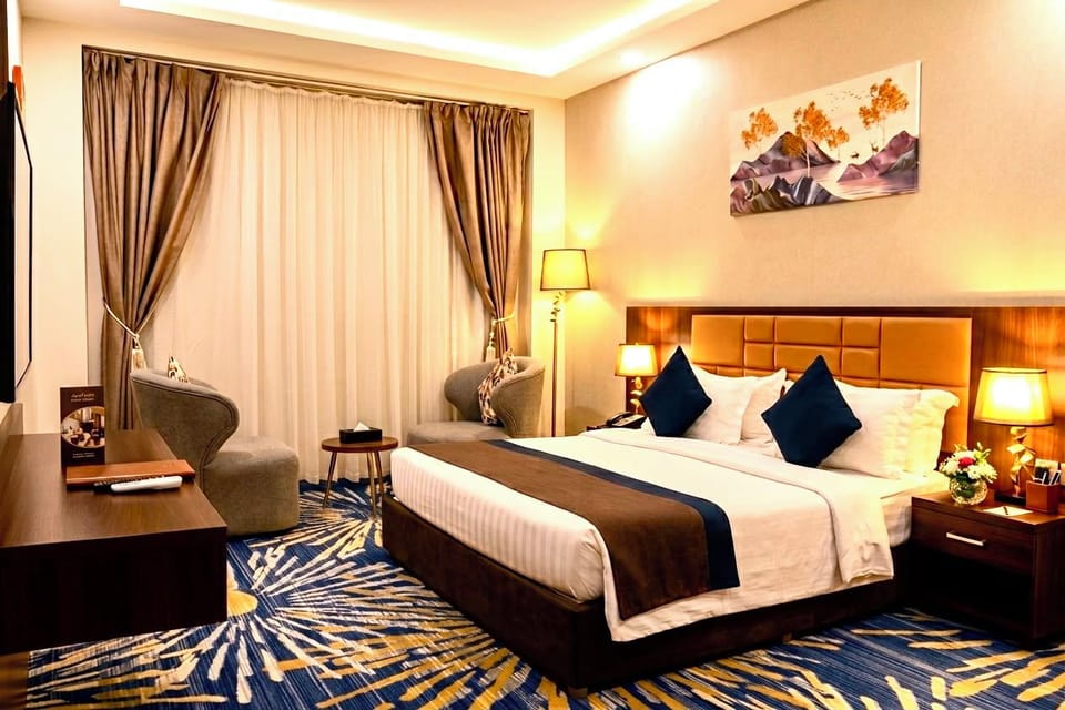 Deluxe Room, City View | Iron/ironing board, WiFi (free)