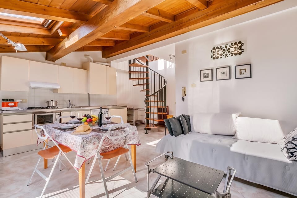 Standard Apartment, 2 Bedrooms, 2 Bathrooms (Loft In Center With Lake View) | Living room