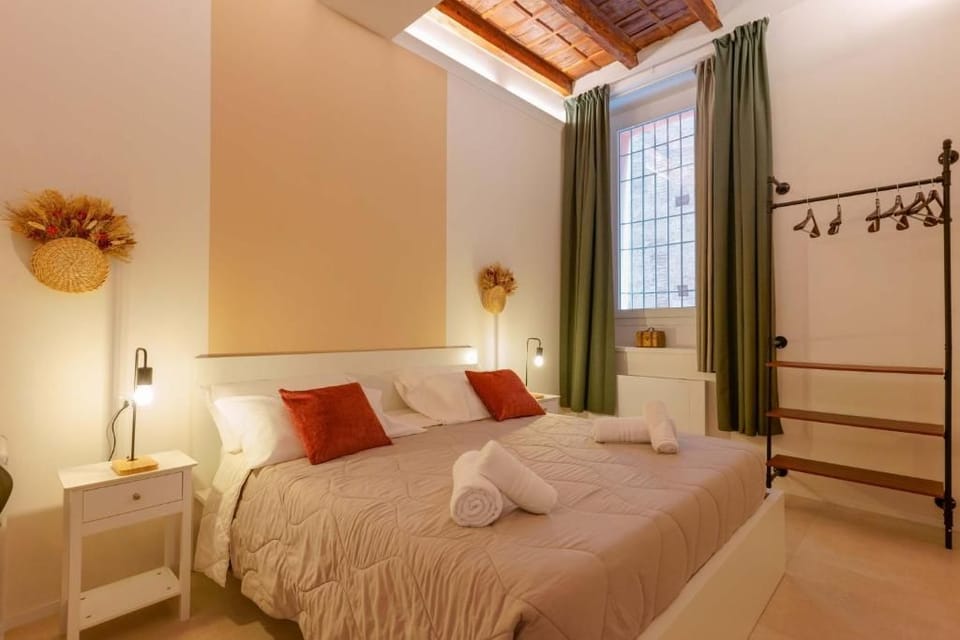 Deluxe Double Room | Soundproofing, iron/ironing board (on request), WiFi (free)