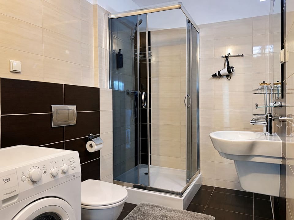 Comfort Apartment, Balcony, Courtyard View | Bathroom