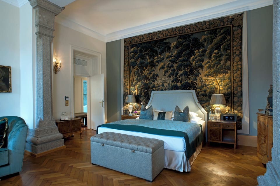 Design Suite, 1 King Bed, Park View, Corner | Premium bedding, minibar, in-room safe, individually decorated