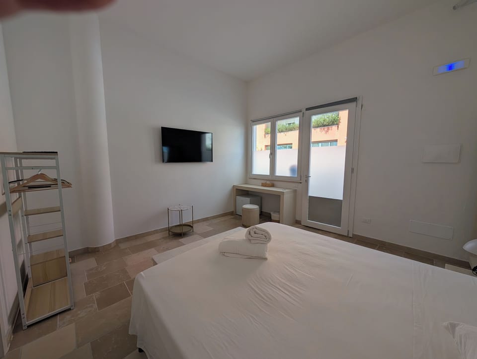 Luxury Double or Twin Room | Desk, laptop workspace, WiFi (free)