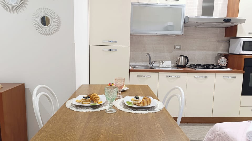 Apartment (0 Bedroom) | Private kitchen | Microwave, oven, stovetop, dishwasher
