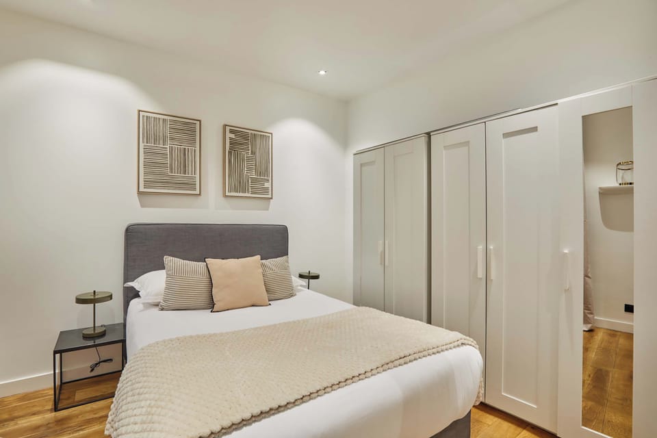 Espace chambre lit queen size