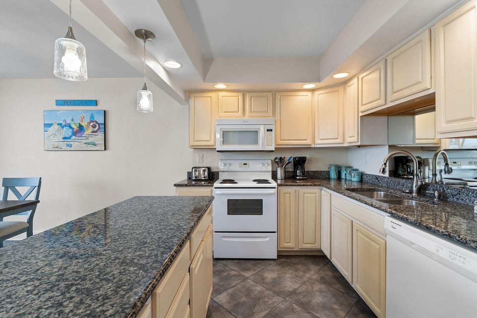 Condo, 1 King Bed with Sofa bed (SeaSpray Riverside 813) | Private kitchen
