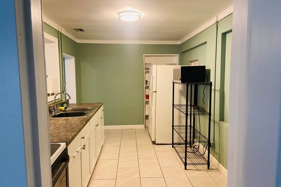 House, 3 Bedrooms, Balcony | Private kitchen