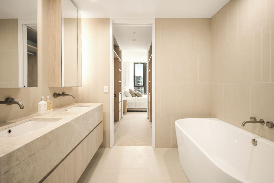 Amaya Coastal Luxe Pool & Panoramic View Apartment in Surfers Paradise