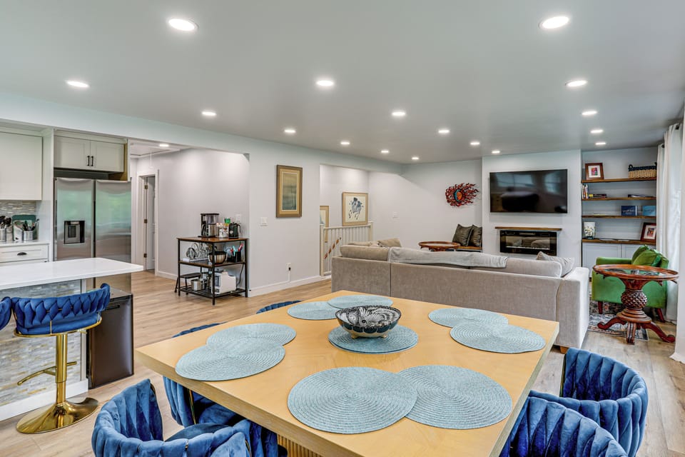 Dining Area | Main Floor