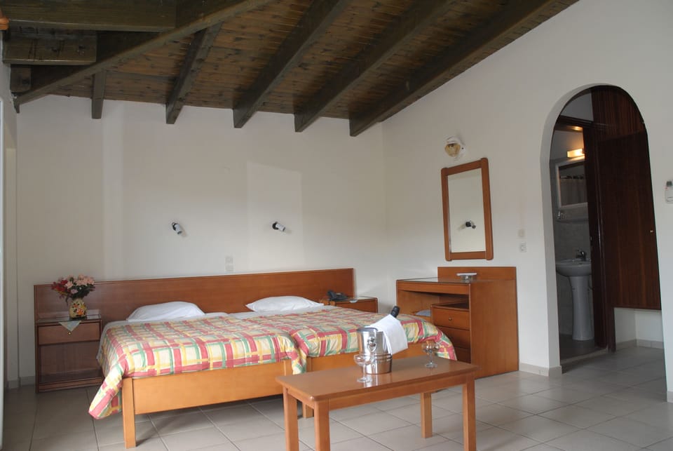 Double Room | 1 bedroom, premium bedding, minibar, in-room safe