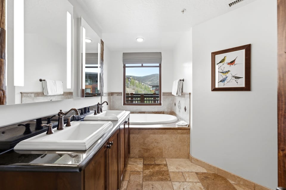 Primary Ensuite - Unit A