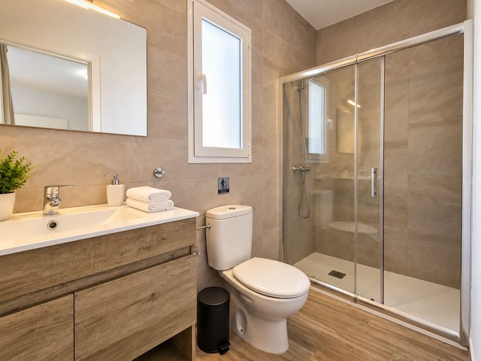Shower,Toilet,Bathroom