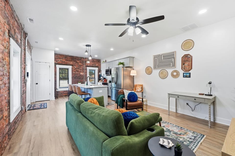Enjoy an open layout featuring extra seating, high ceilings, and space for up to 5 guests. Ideal for relaxing after catching a TinCaps baseball game at nearby Parkview Field.