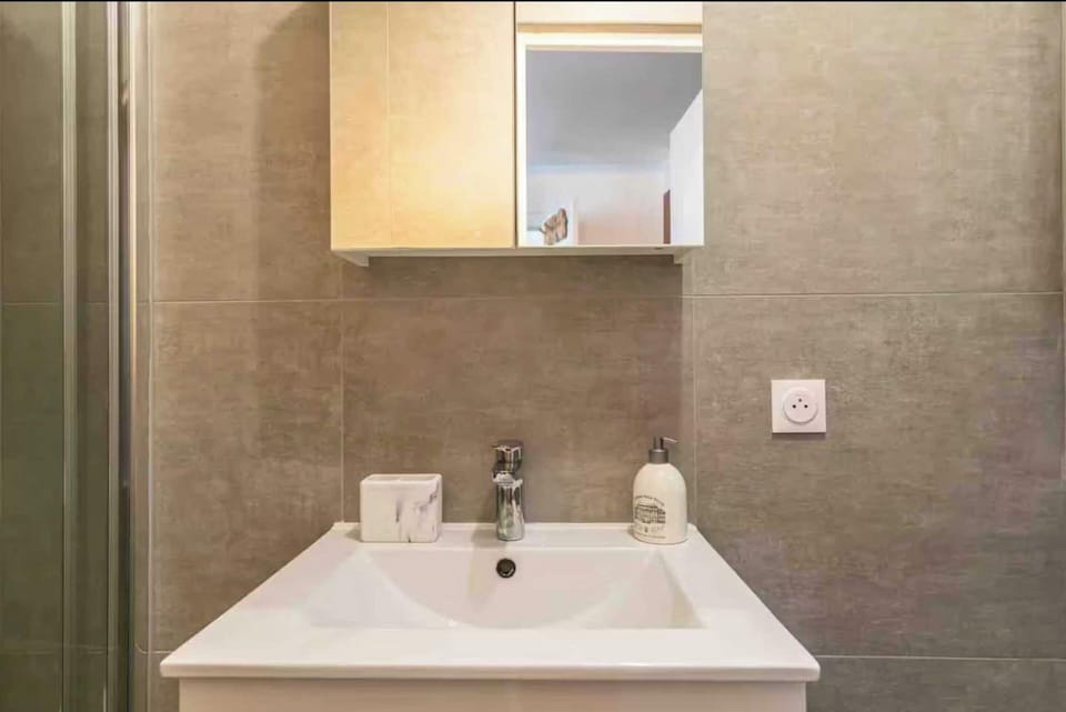 Charming 1bdr/4p Flat - Montreuil - Near Paris Apartment in Vincennes