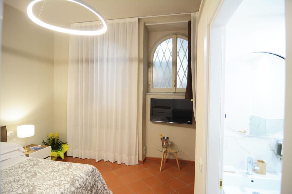 Standard Room, Non Smoking, Housekeeping | In-room safe, blackout drapes, WiFi (free)