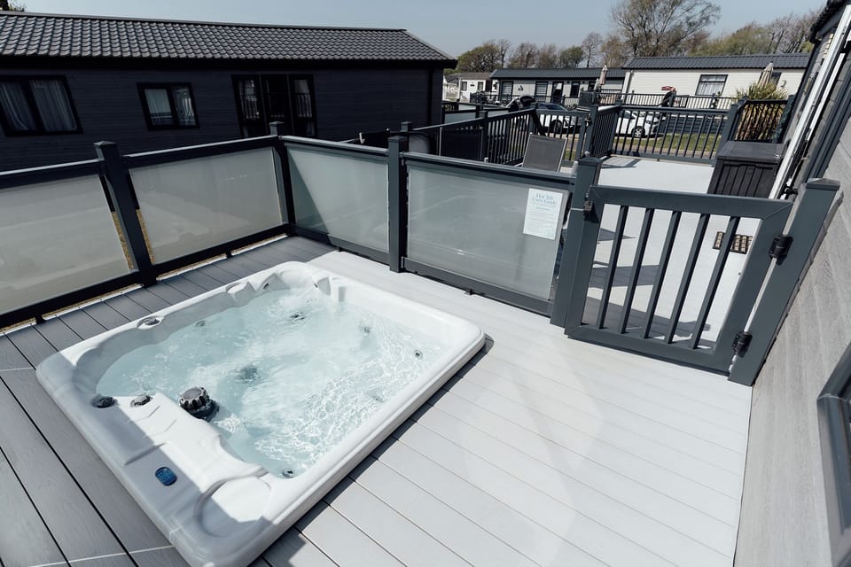 Llanrhidian Holiday Park Campground/ 
RV Resort in Wales