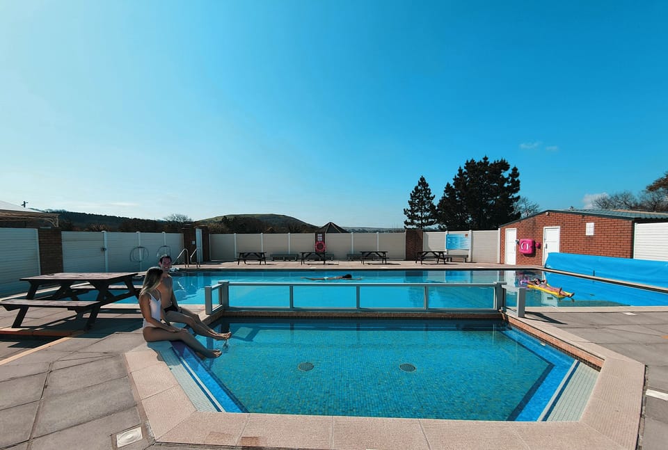 Llanrhidian Holiday Park Campground/ 
RV Resort in Wales