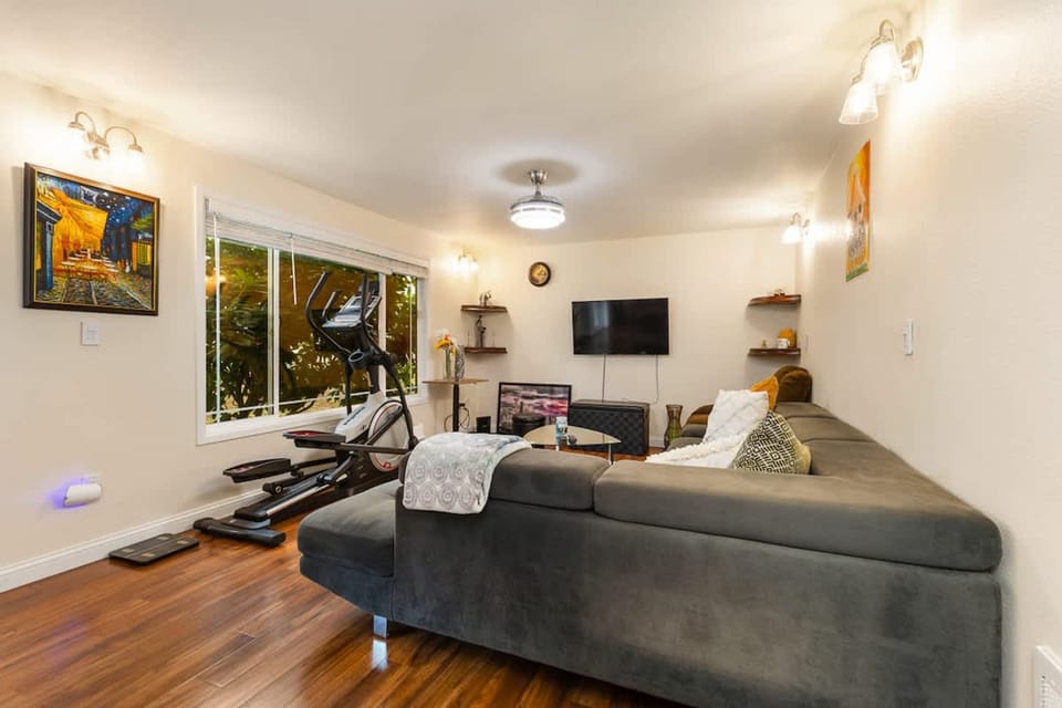 Cozy Work-ready 1BR Condo Near Downtown Apartment in Bellevue