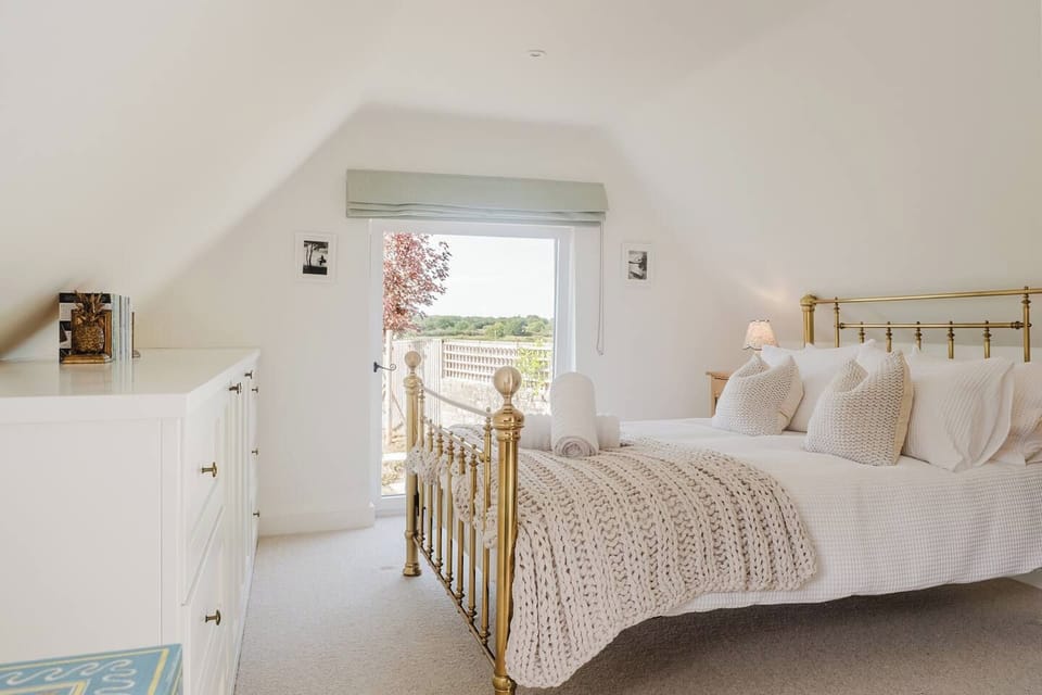 Plenty of built in storage, a comfy bed, soft linens for a great nights sleep 