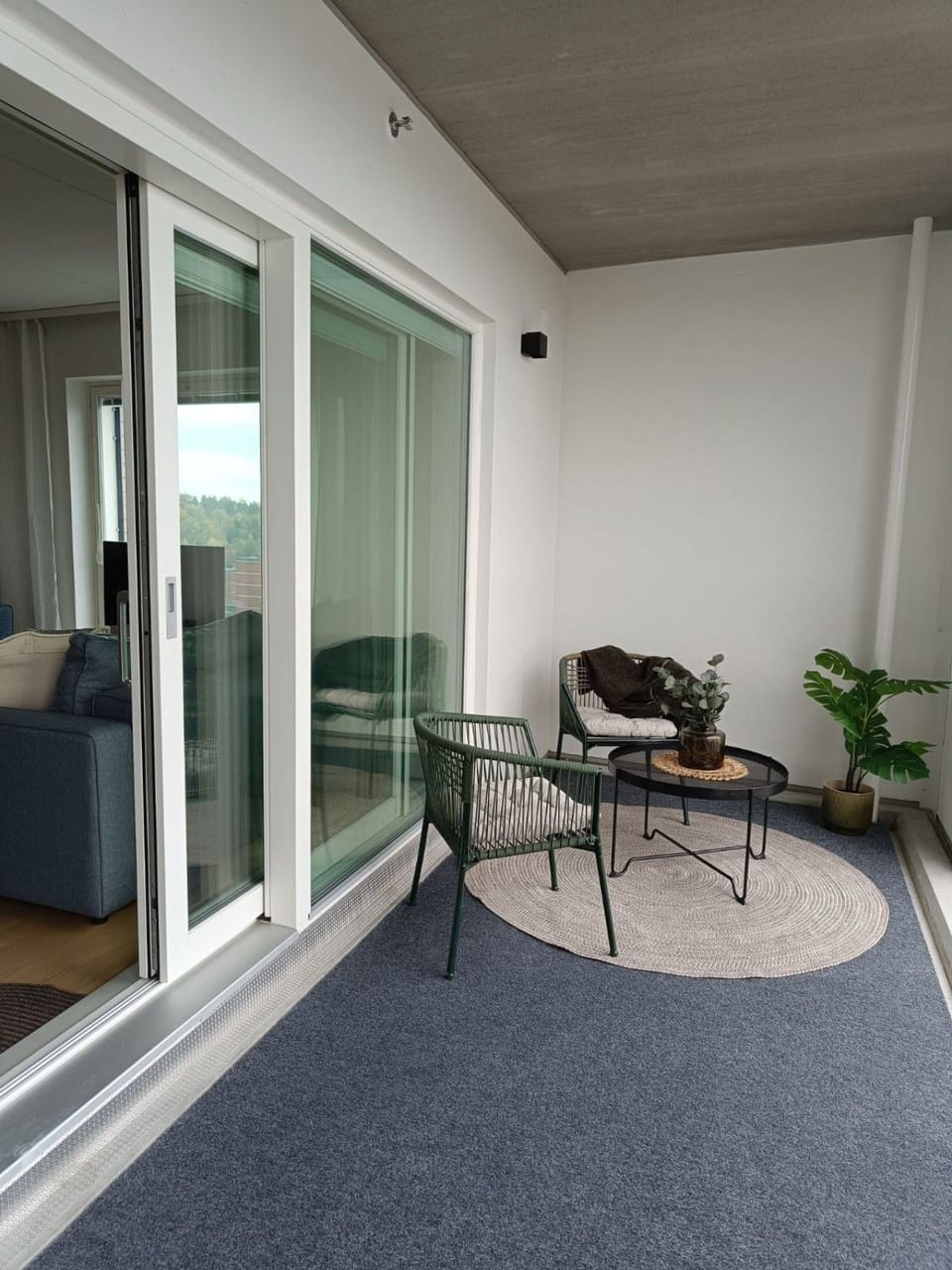 The crown jewel of the apartment is the expansive glazed balcony. Enjoy panoramic views over the city and lake