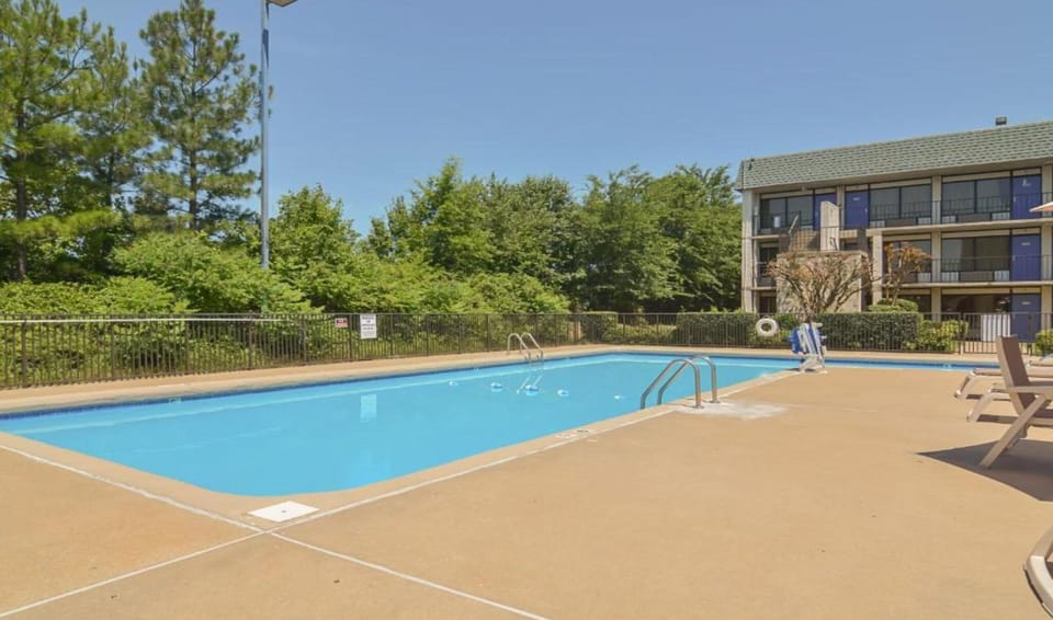 Holiday Home Swimming Pool