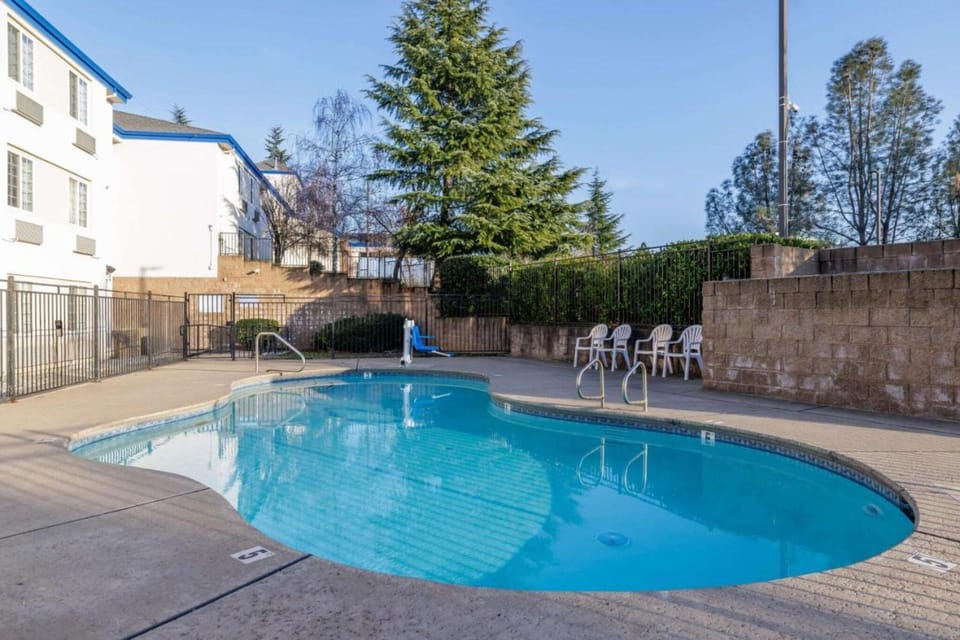Holiday Home Swimming Pool