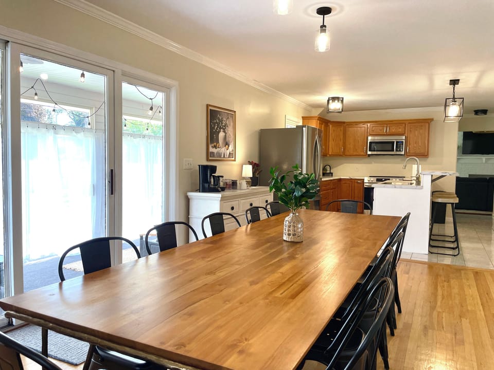 Gather your crew around the long dining table 🍽️, with seating for a crowd and the full kitchen just steps away for effortless shared meals.