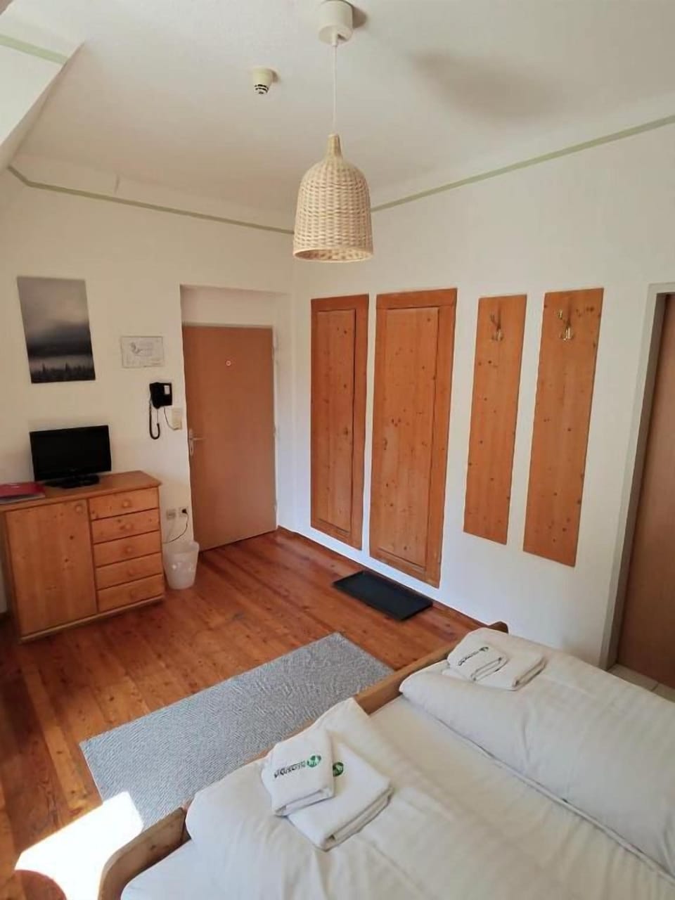 Standard Double Room, Mountain View | WiFi (free)