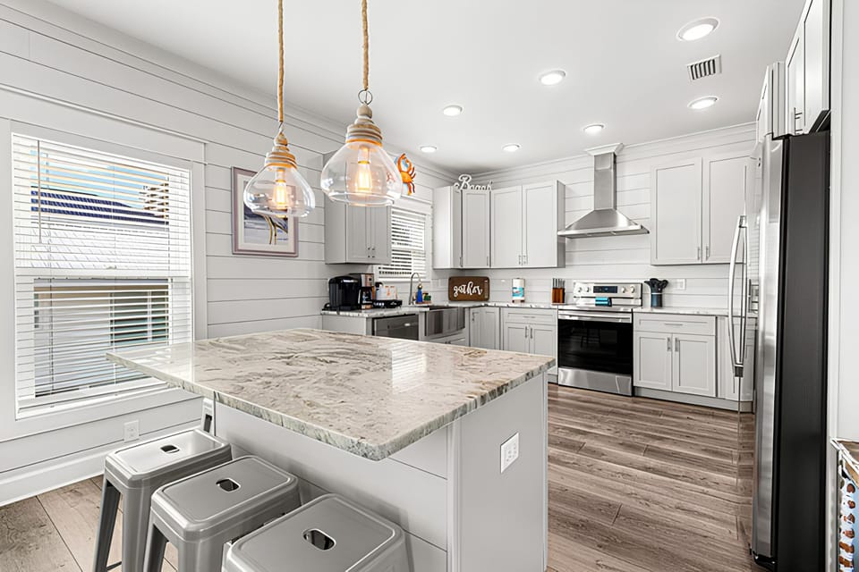 Cook for eleven with plenty of island space and bar seating.