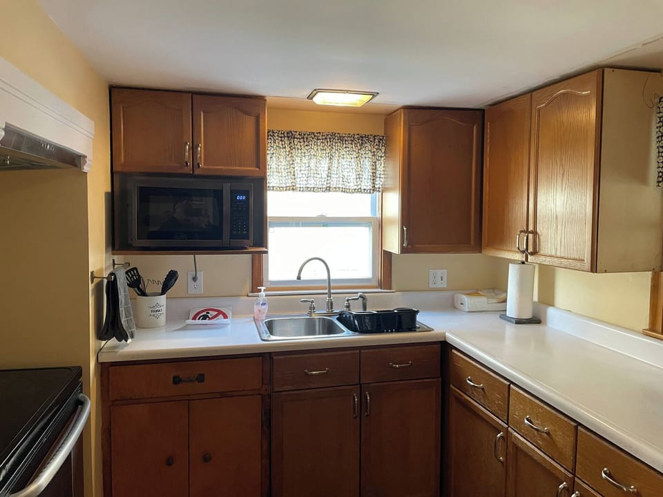 House, 3 Bedrooms, Balcony | Private kitchen