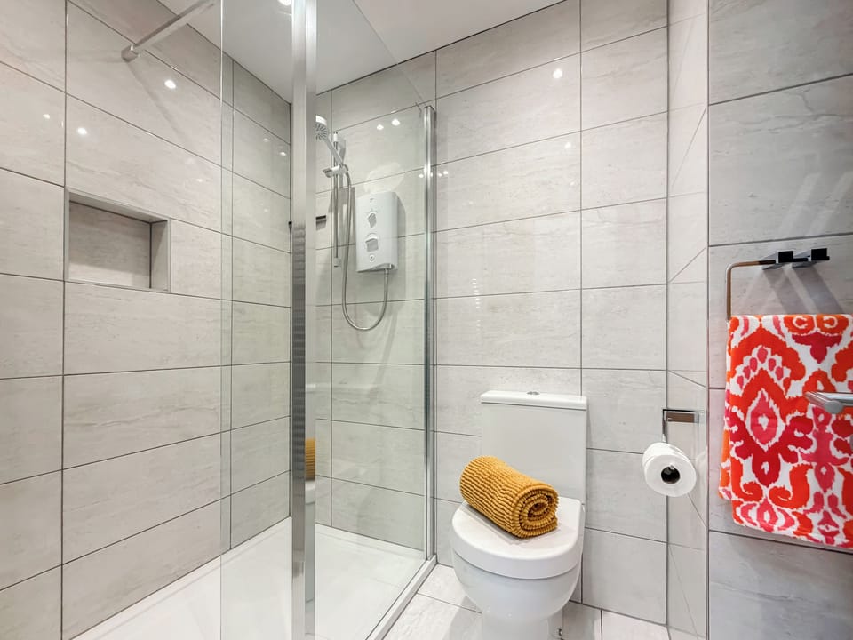 Shower room | The Kingfisher 2 - Riverside Park, Christchurch