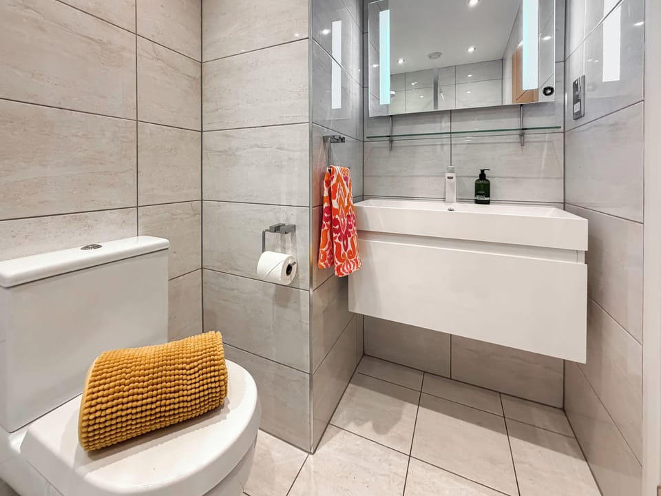 Shower room | The Kingfisher 2 - Riverside Park, Christchurch