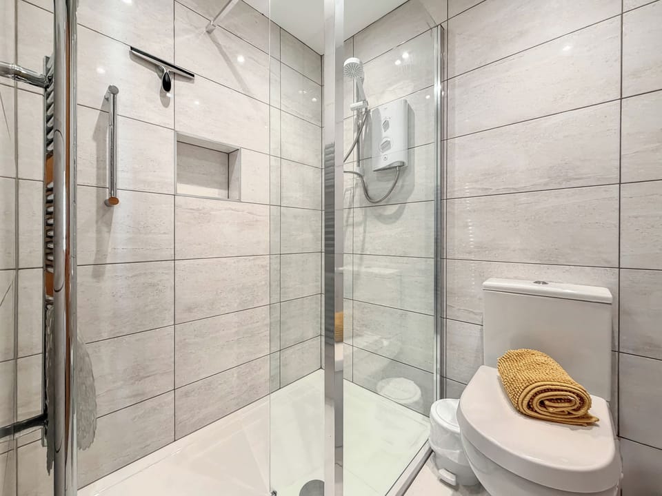 Shower room | Heron 5 - Riverside Park, Christchurch