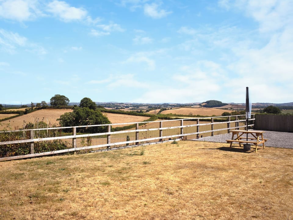 Outdoor | Crosspark Bungalow Stables, Ashburton