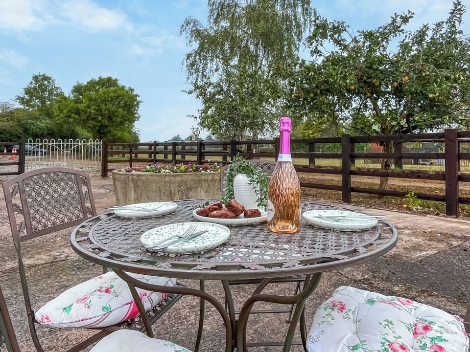 Sitting-out-area | Edleston Farm Cottage - Edleston Farm, Edleston, near Nantwich