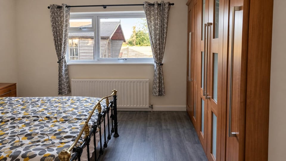 2-bed Bungalow, Sleeps 4, 12 Mins to Wrexham F C House in Wales
