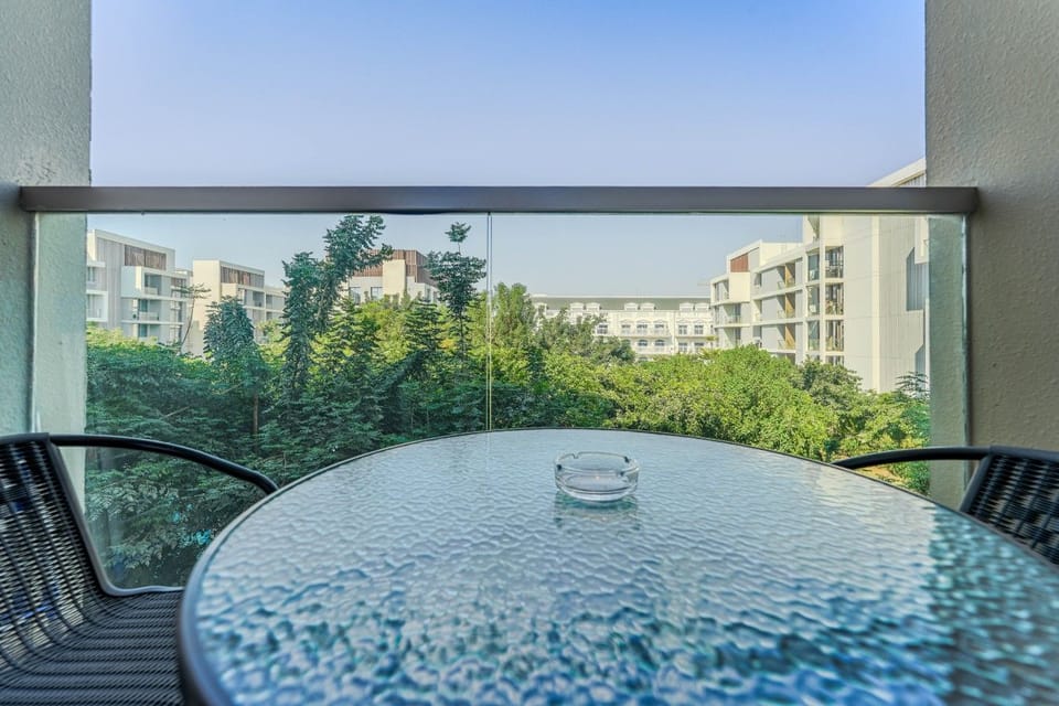 11_Balcony_2