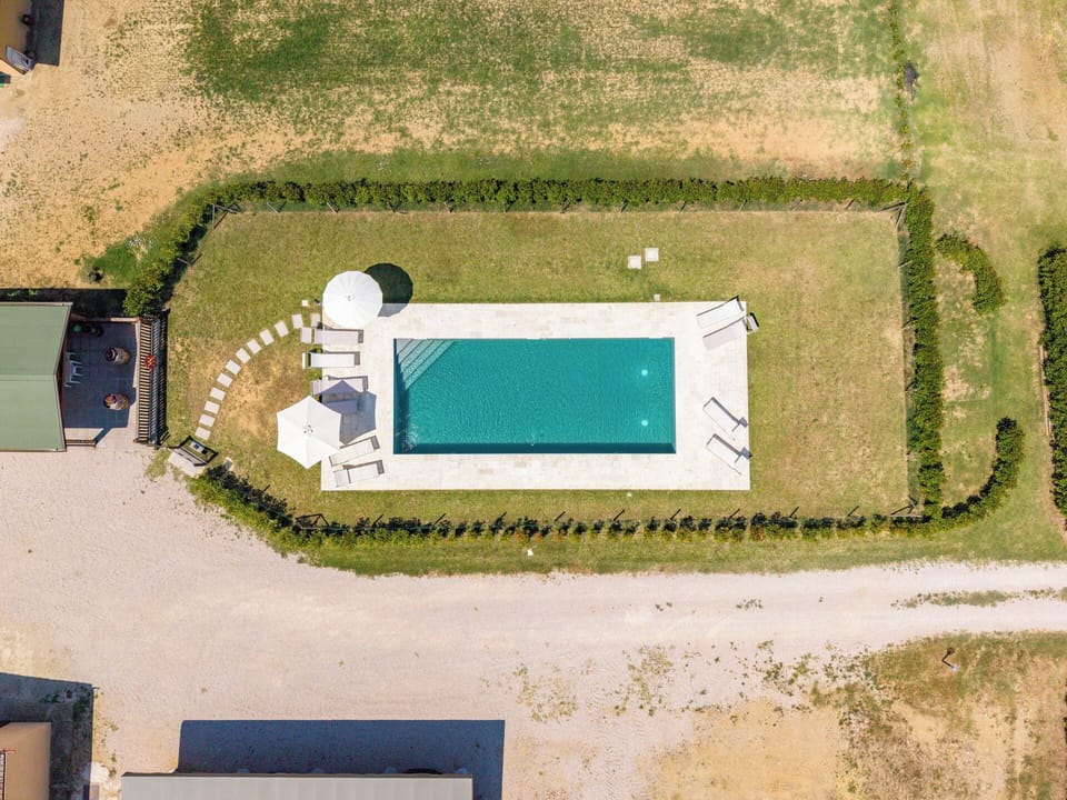 Building Exterior, Pool