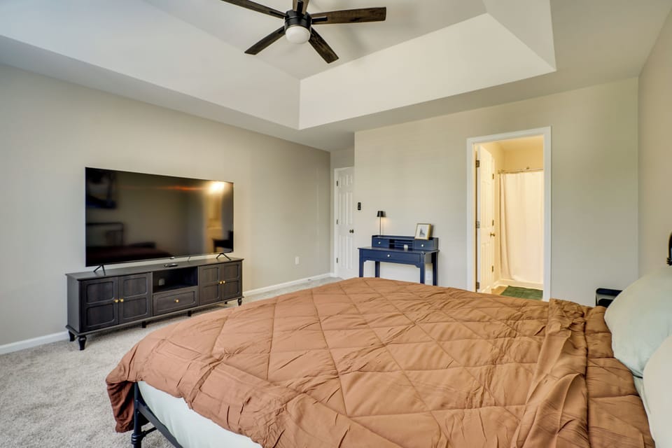 Walk to Bridgeway Station! Home w/ Pool Access Cottage in South Carolina